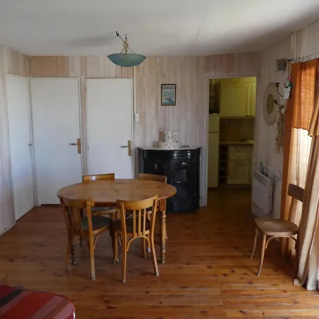 Hébergement de vacances Un En Bois A La *