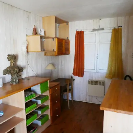 Un En Bois A La Gruissan