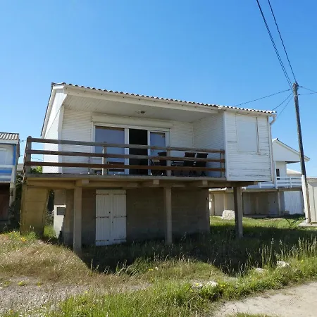 Un En Bois A La Hébergement de vacances Gruissan