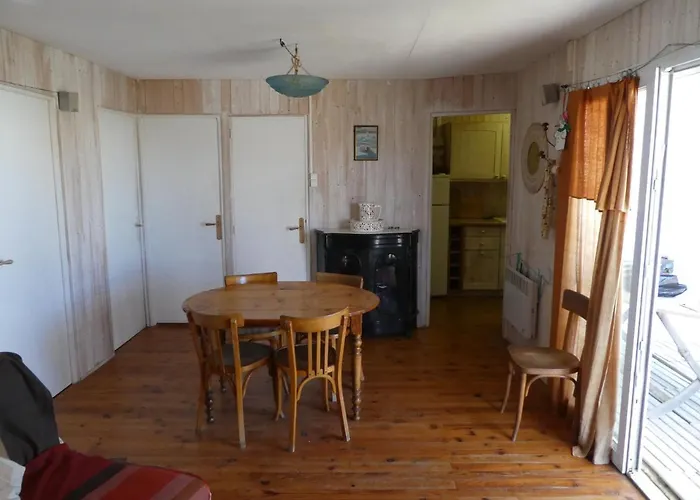 Hébergement de vacances Un En Bois A La *